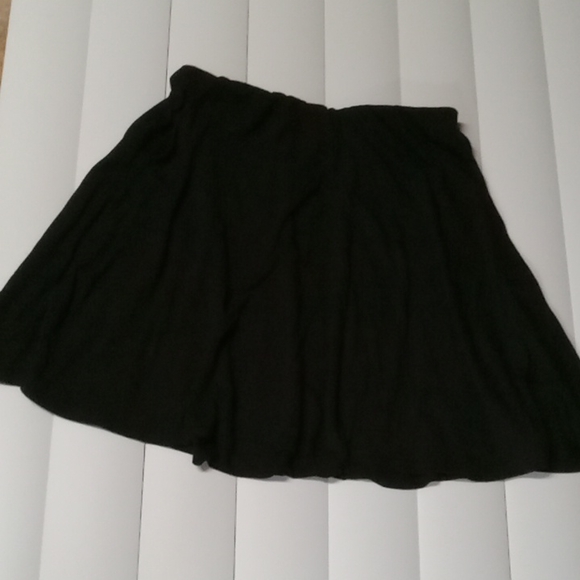Cute black skirt - Picture 4 of 4